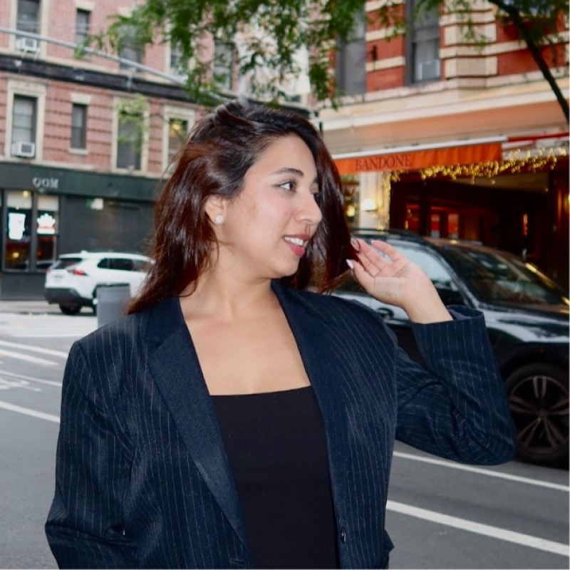 Divyanshi Headshot Circle LinkedIn